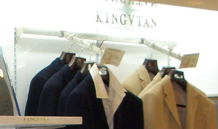法國KINGVTAV男裝店面環境設計—內環境展示